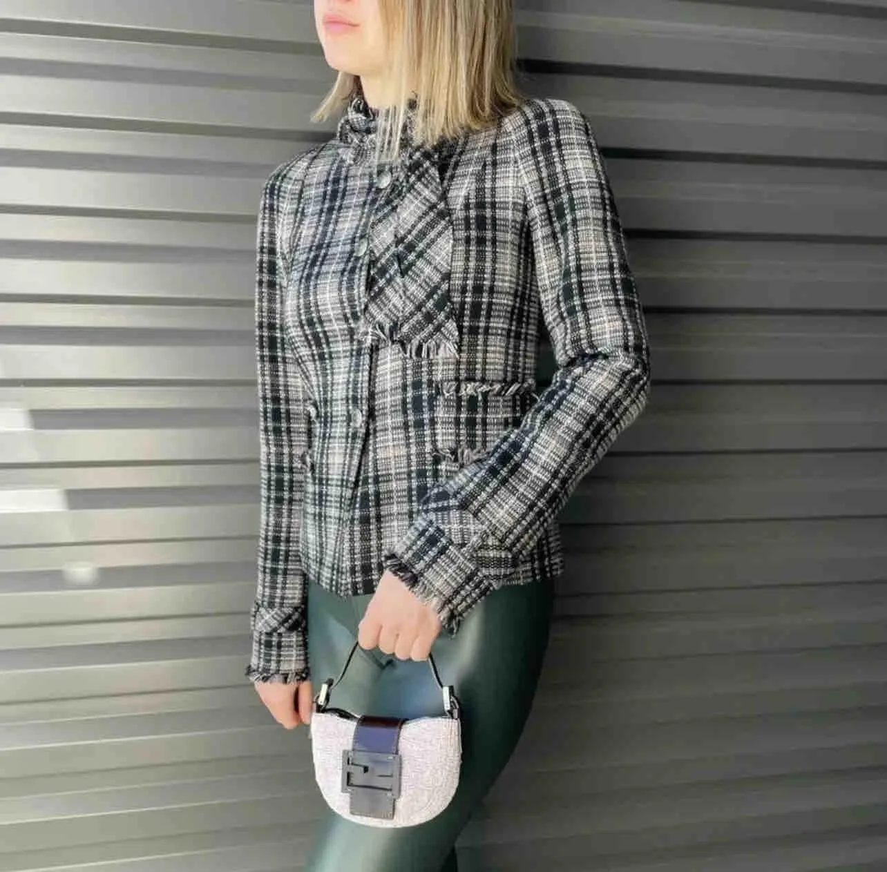 Listing Image Blurred Background