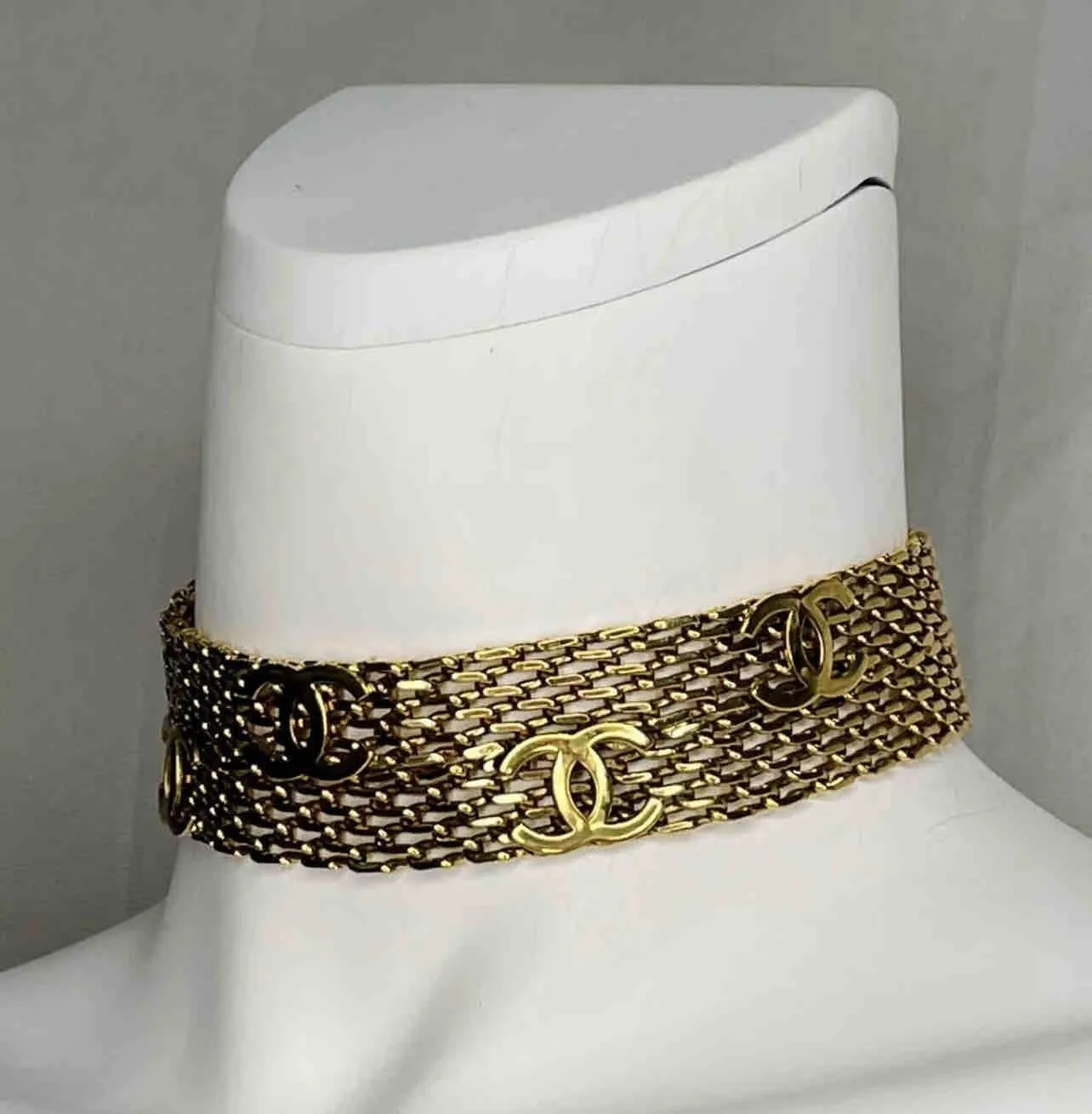 Listing Image Blurred Background