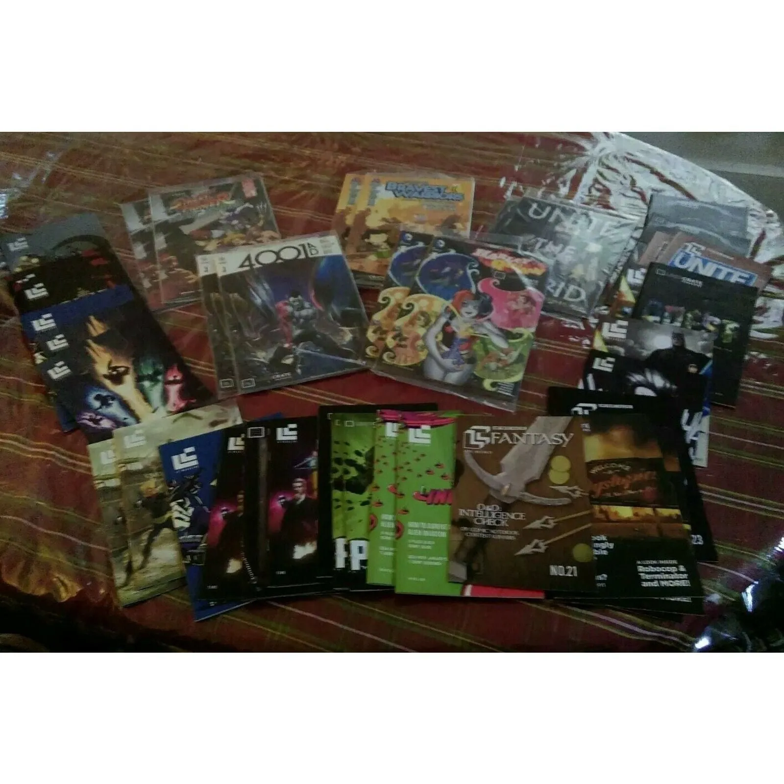 Product image for Lot Of Lootcrate Loot Anime 32 Magazines and 10 Comics