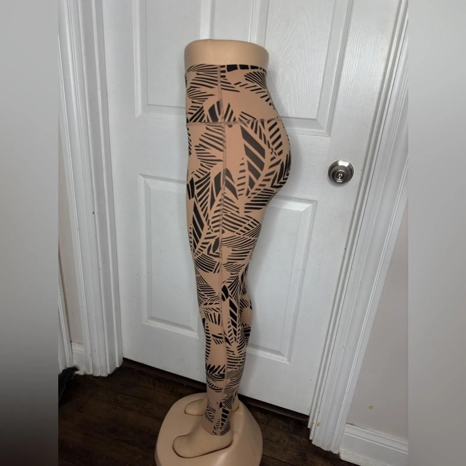 Product image for Aerie move palm leaf pattern leggings  Athletic  size XS