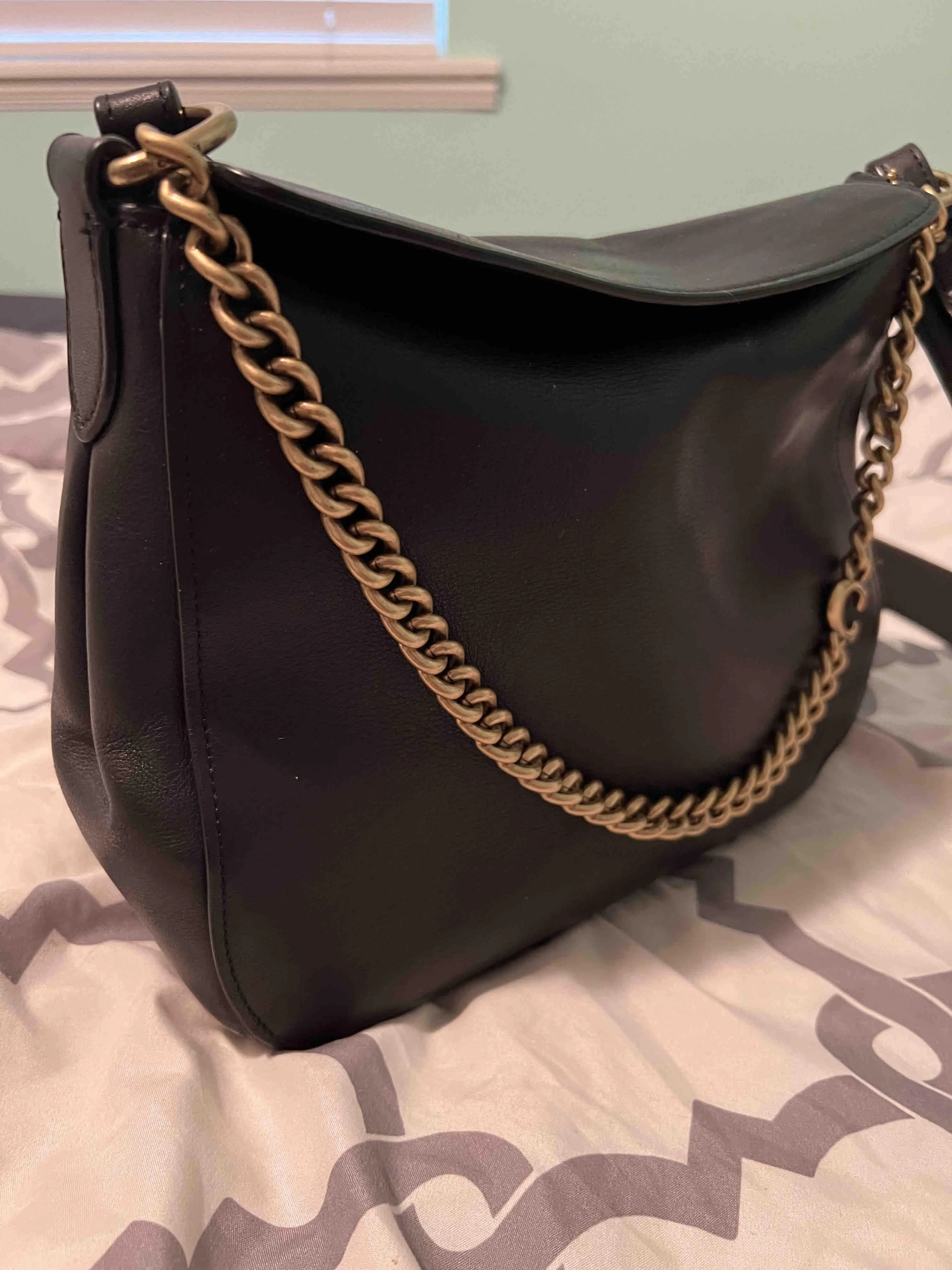 Listing Image Blurred Background