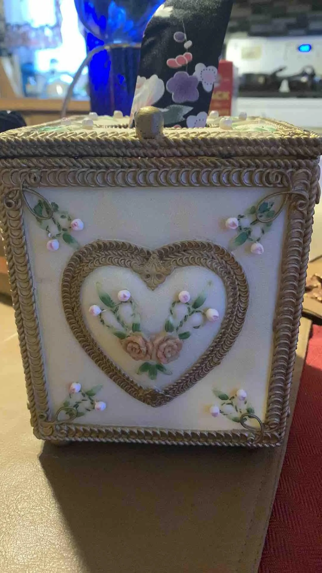Listing Image Blurred Background