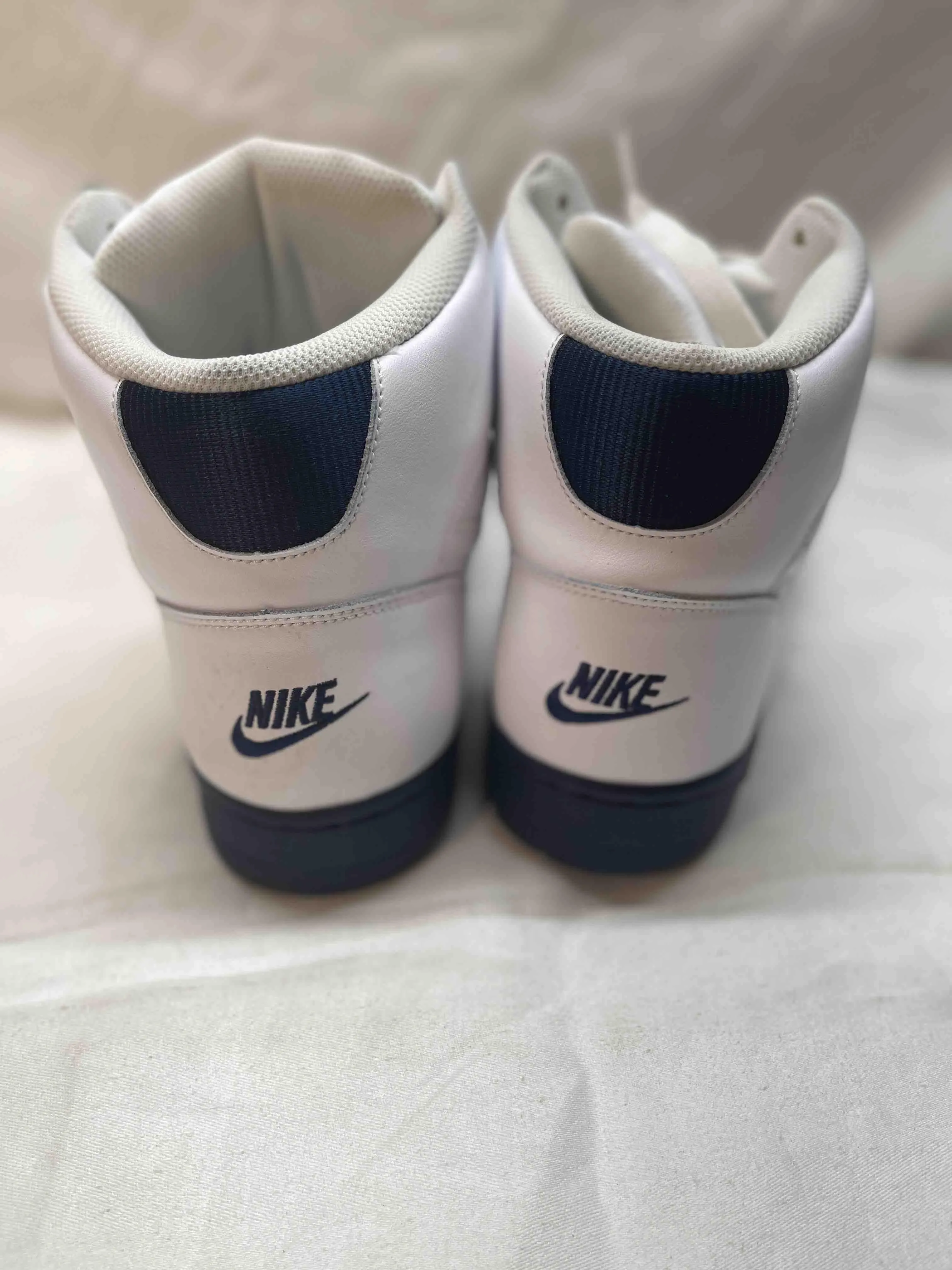 Listing Image Blurred Background