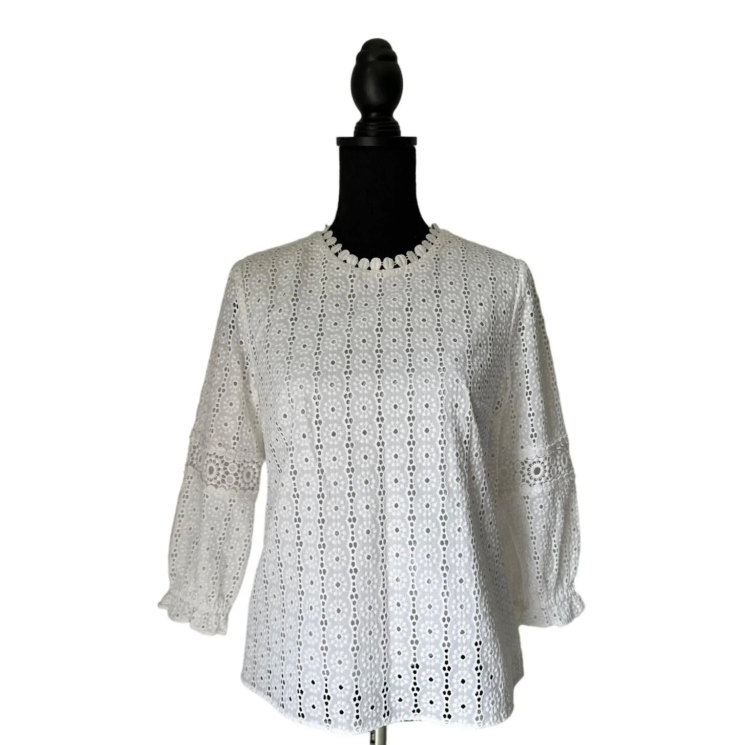 Product image for Lilly Pulitzer JOURDANA TOP Resort White Starburst EYELET Blouse Sz 0