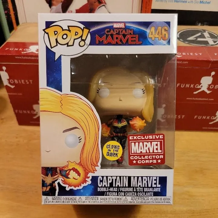 Product image for Captain Marvel (Flying) (Unmasked)