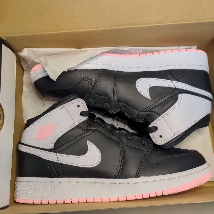 Product image for Air Jordan 1mid artic pink size 5.5y