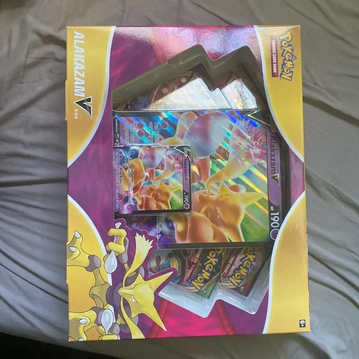 Product image for Alakazam V Box
