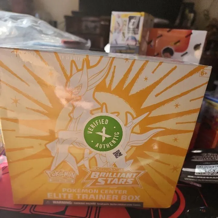Product image for Pokemon Tcg Brilliant Stars Elite Trainer Box (Pokemon Center)