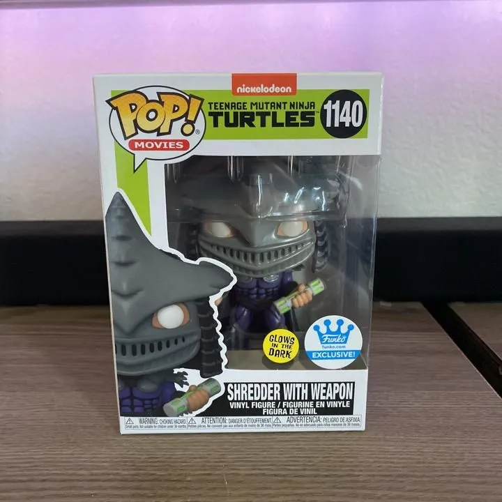 Product image for Shredder with Weapon (Glows in the Dark)