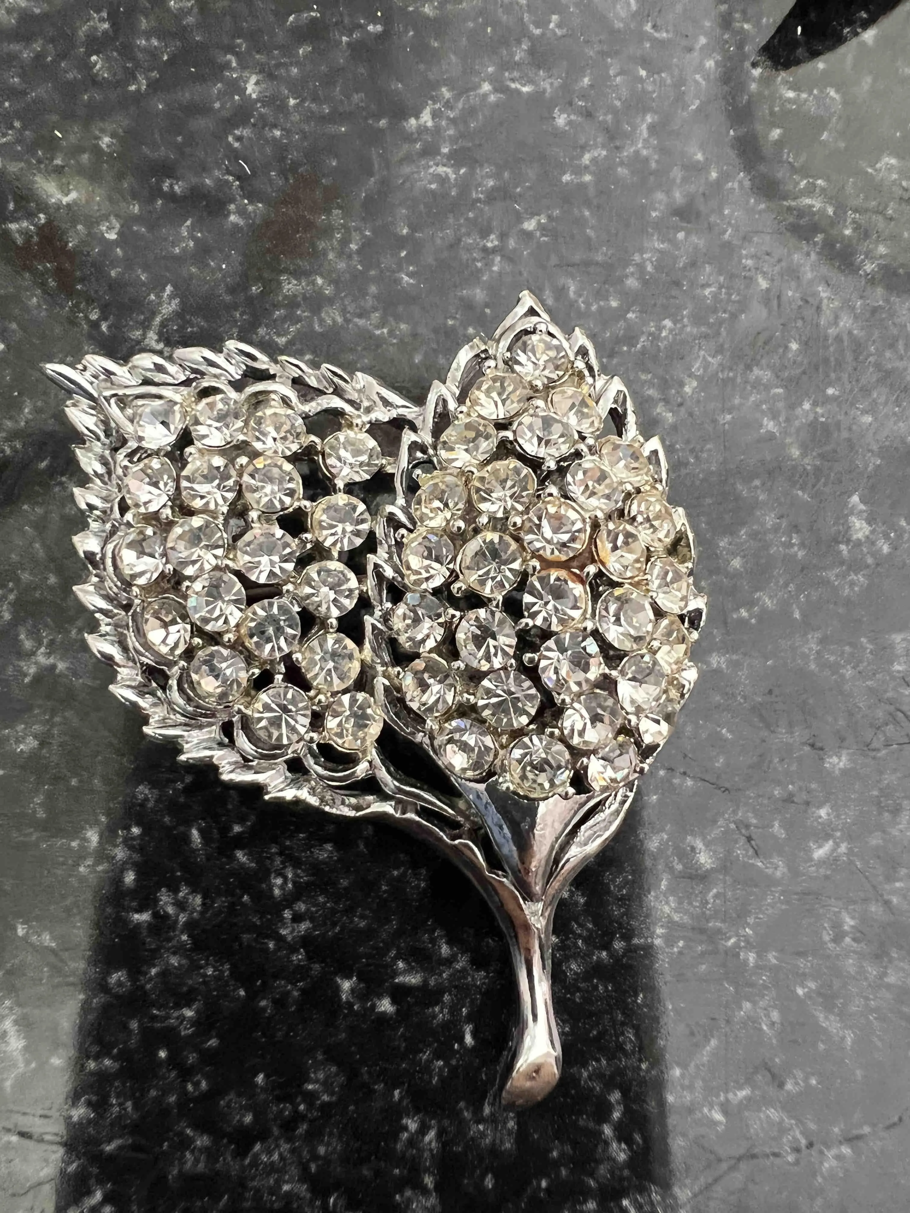 Product image for #056 Vintage Rhinestone Leaves Brooch