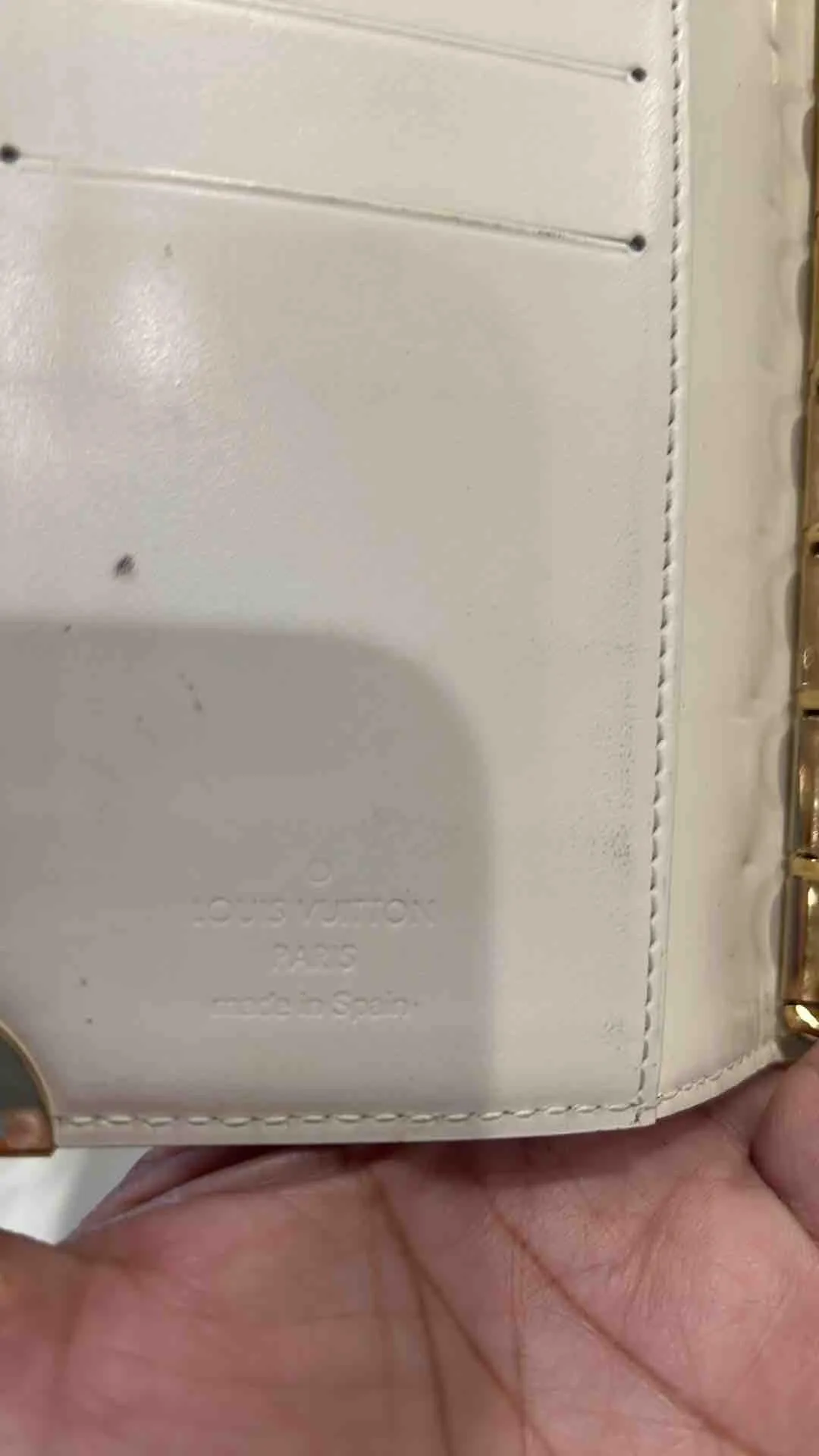 Listing Image Blurred Background
