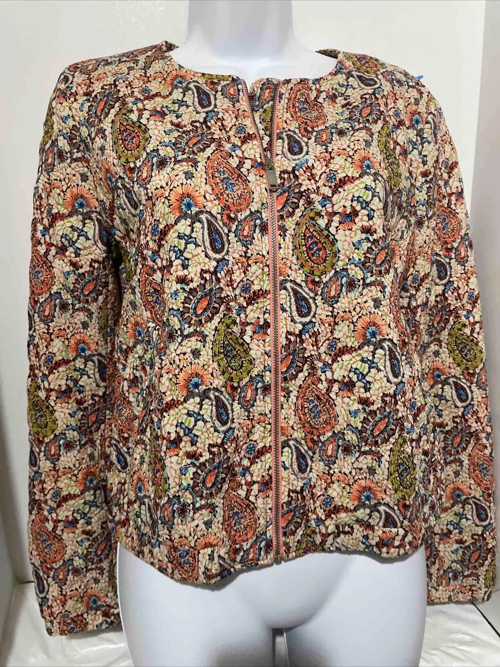 Listing Image Blurred Background