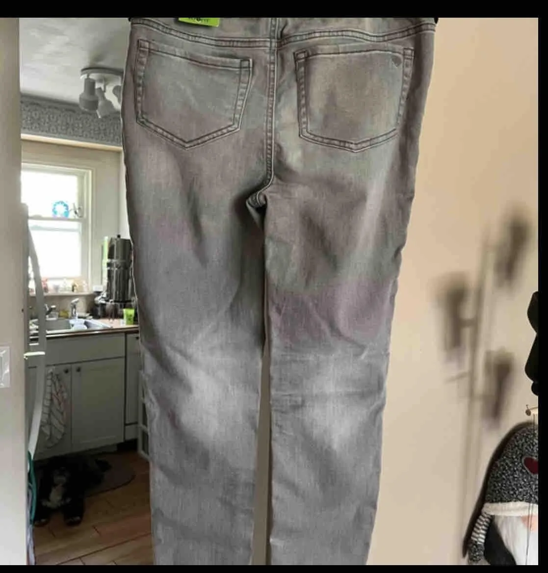 Listing Image Blurred Background