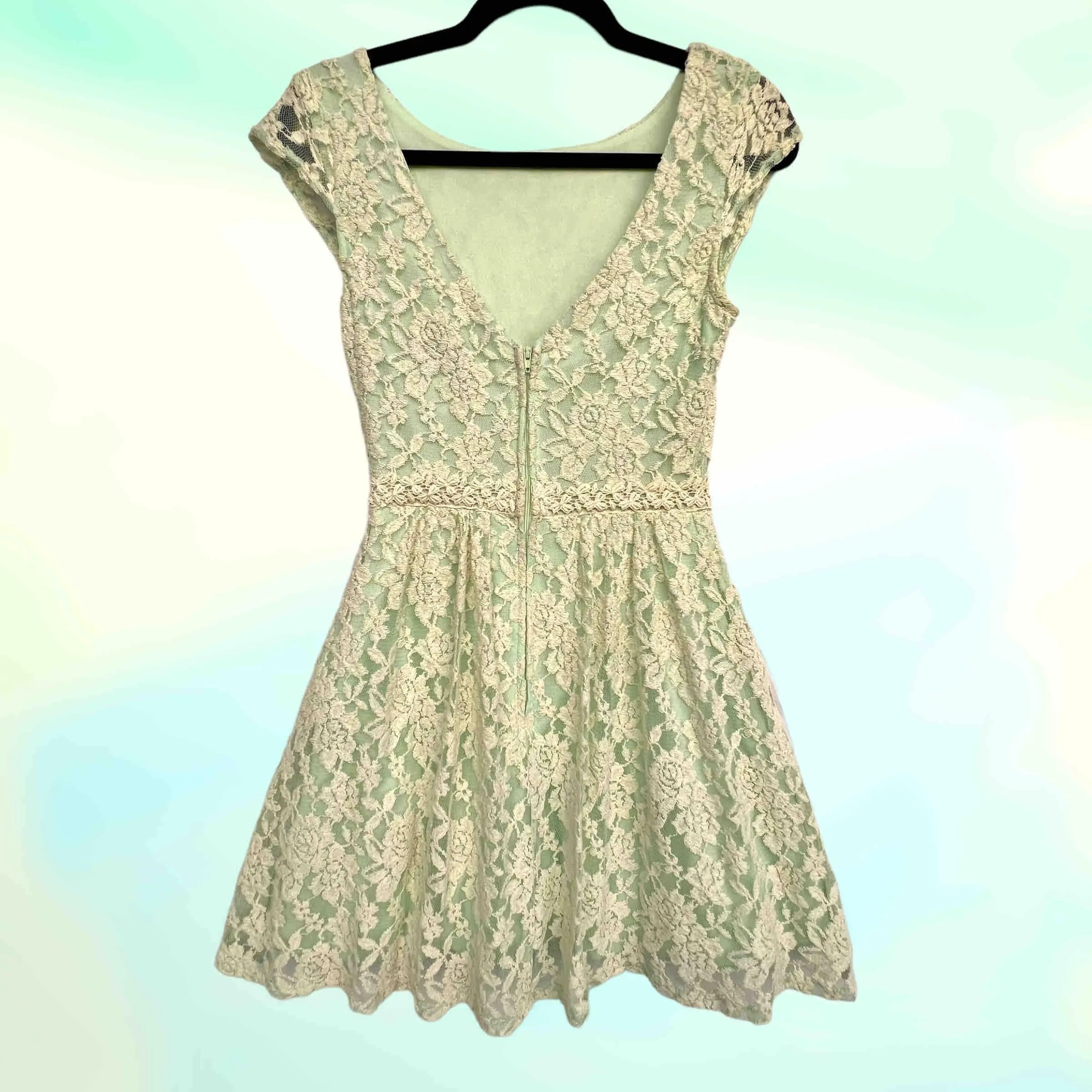 Listing Image Blurred Background