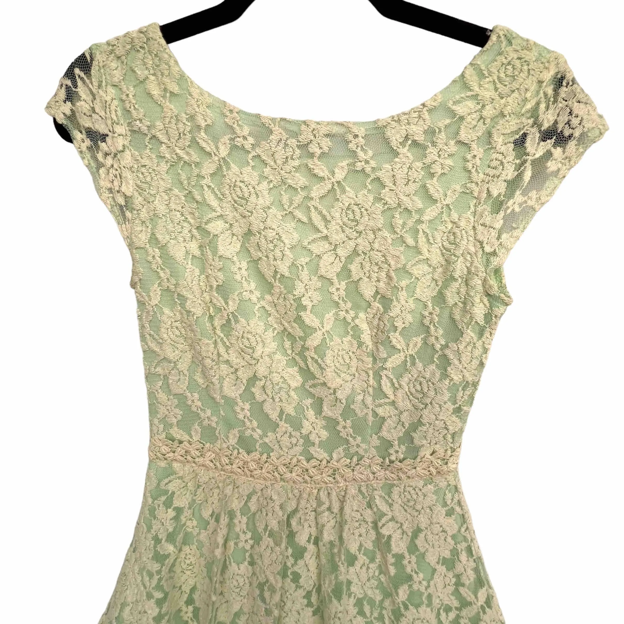 Listing Image Blurred Background