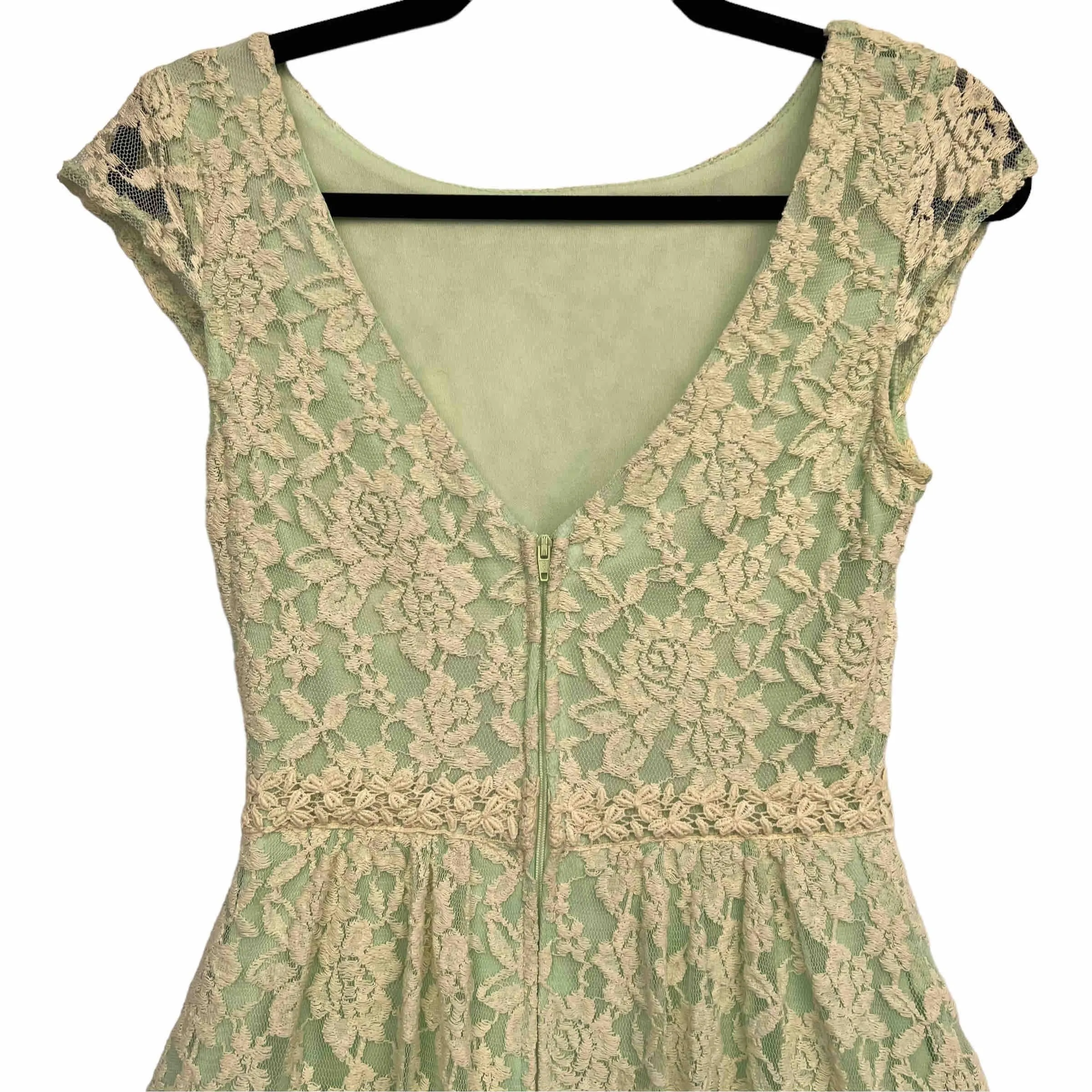 Listing Image Blurred Background