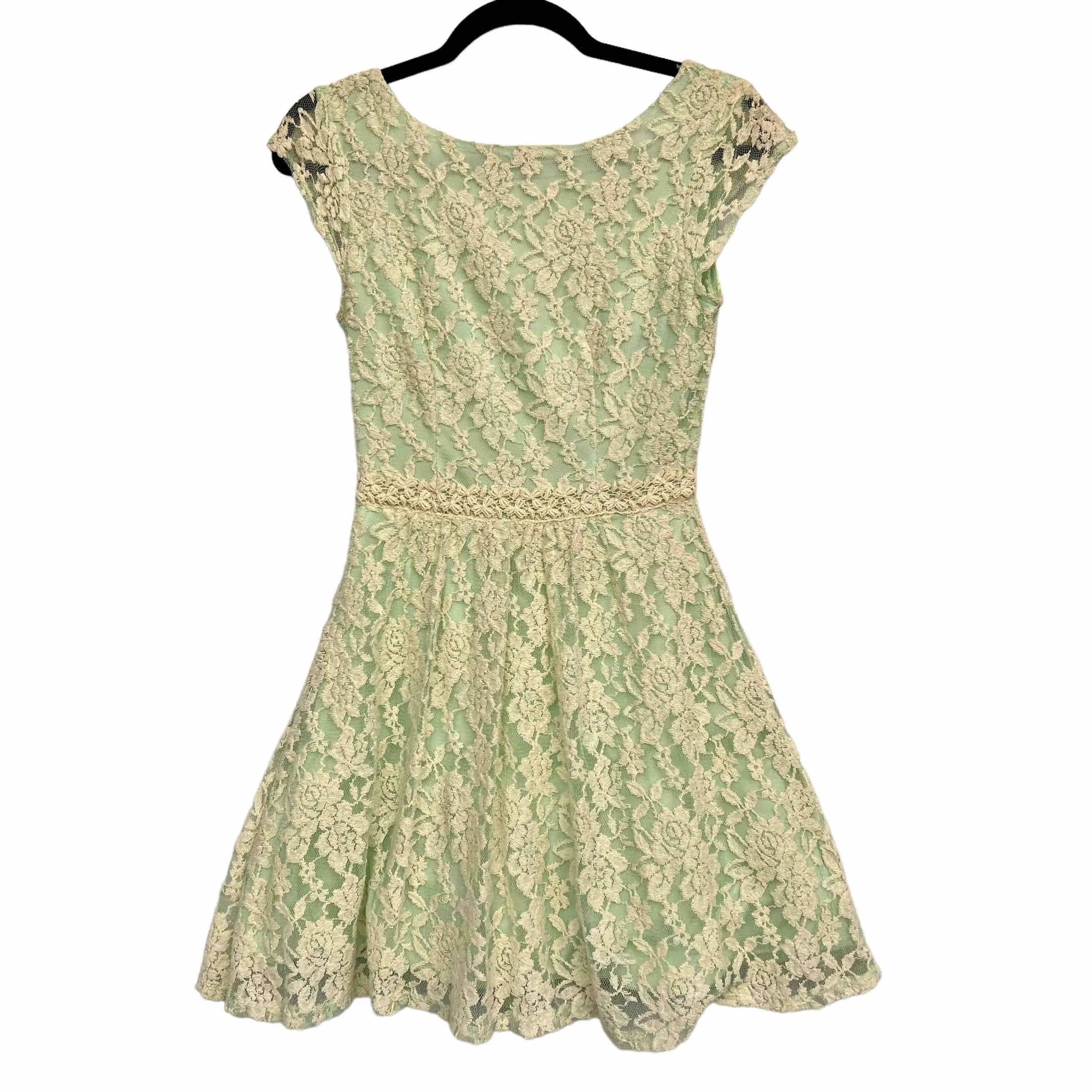 Listing Image Blurred Background