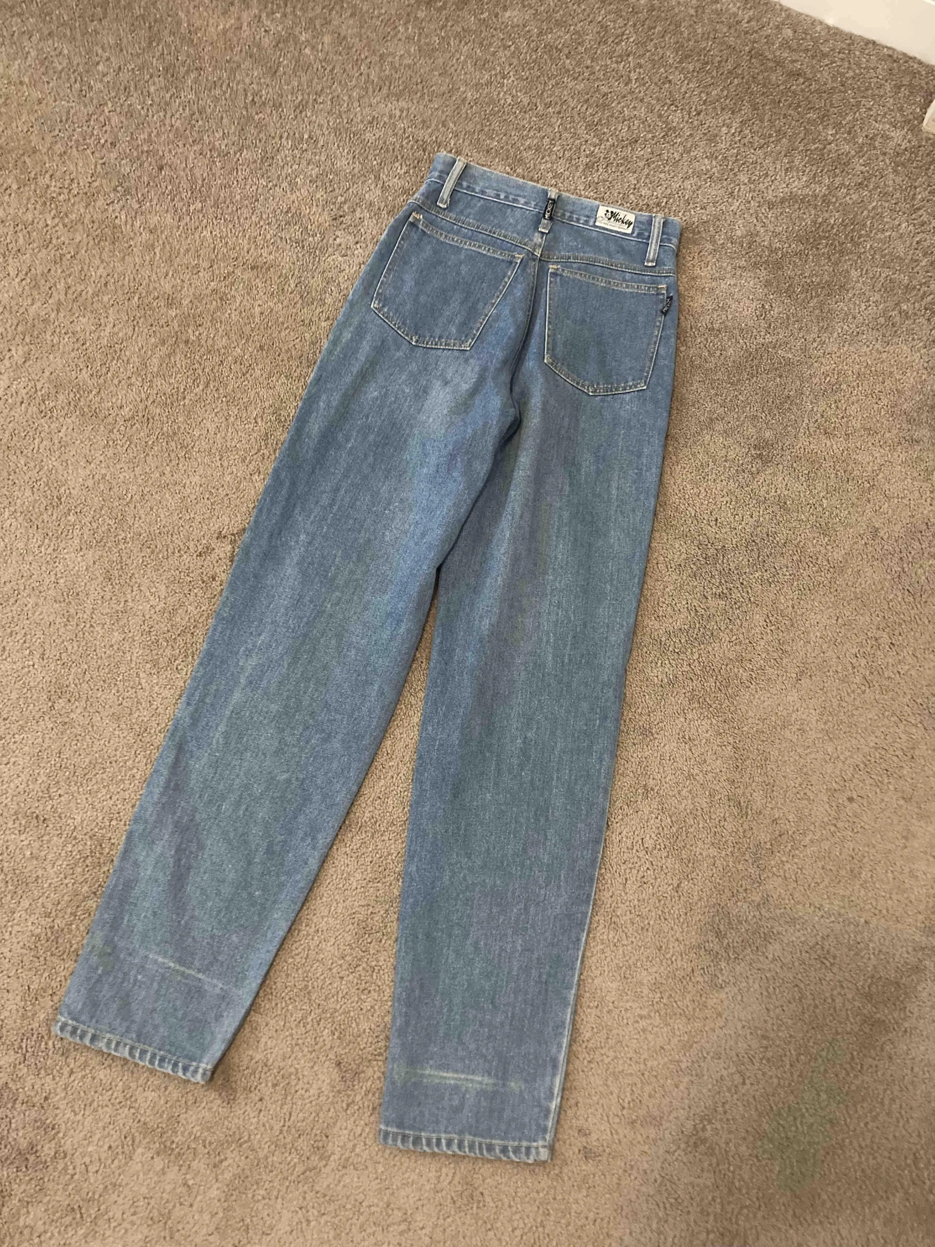 Listing Image Blurred Background