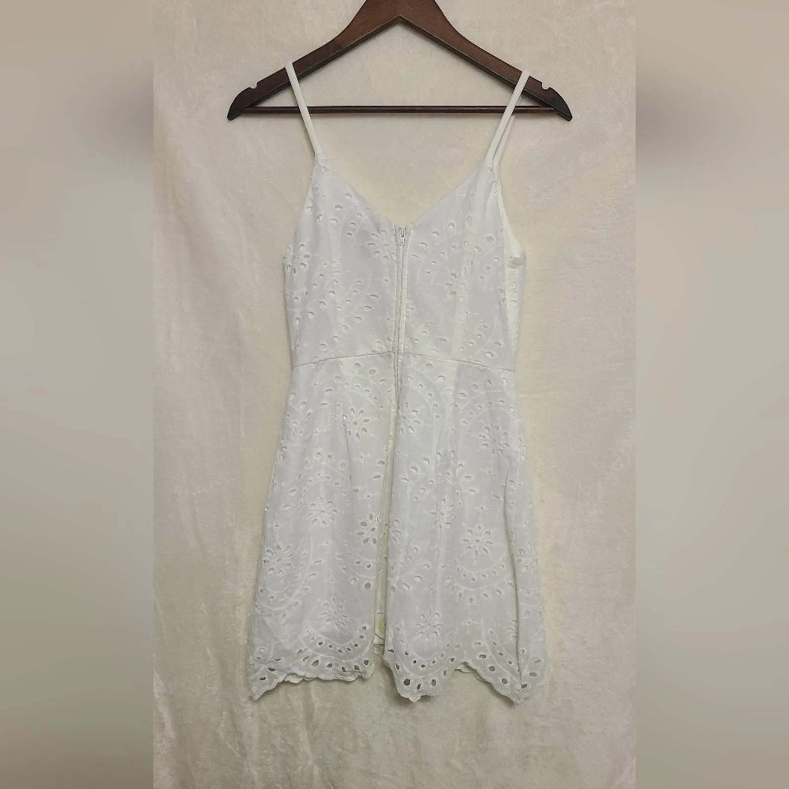 Listing Image Blurred Background