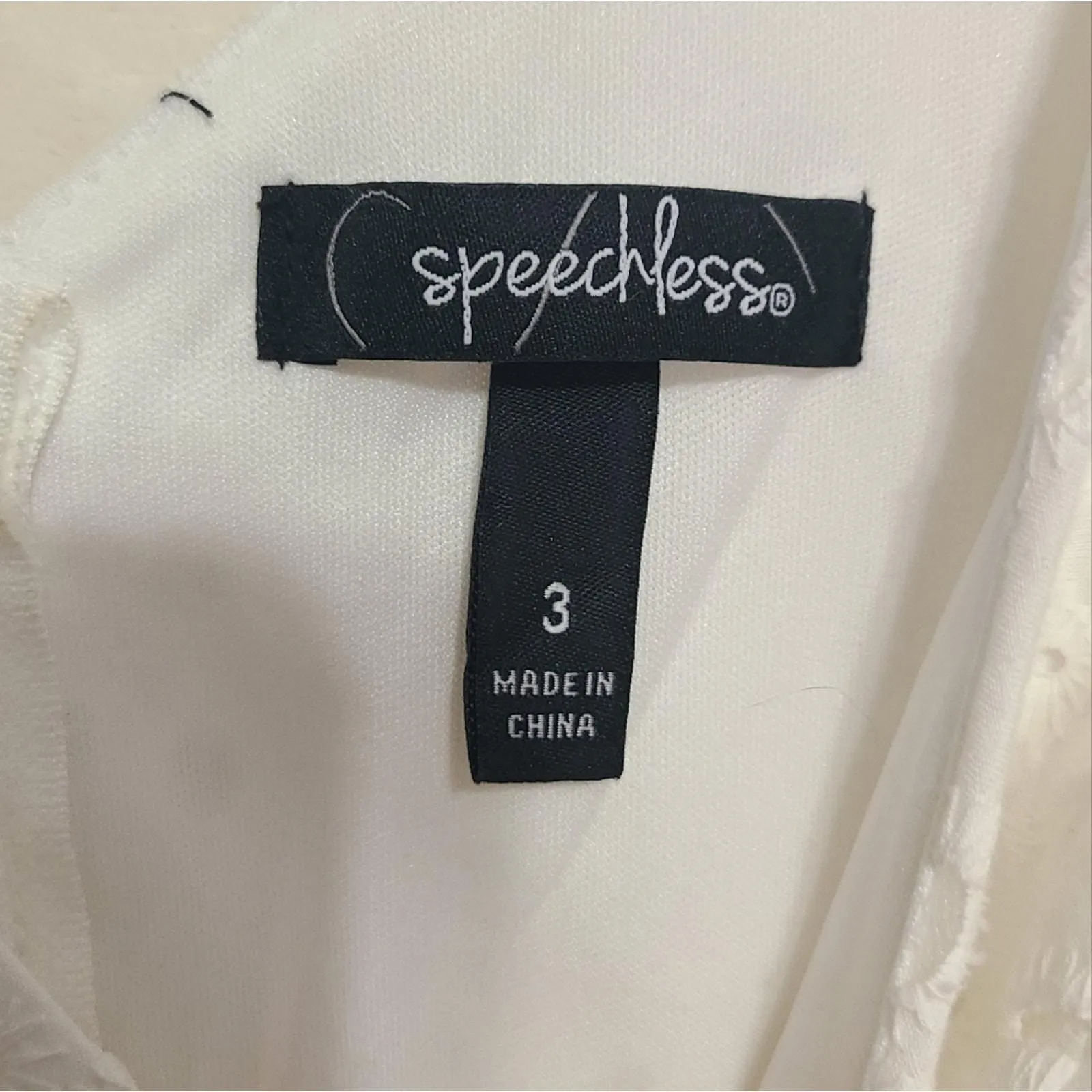 Listing Image Blurred Background