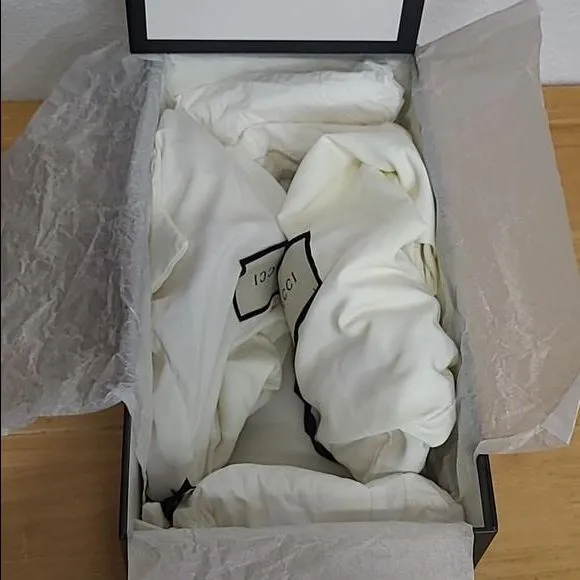 Listing Image Blurred Background