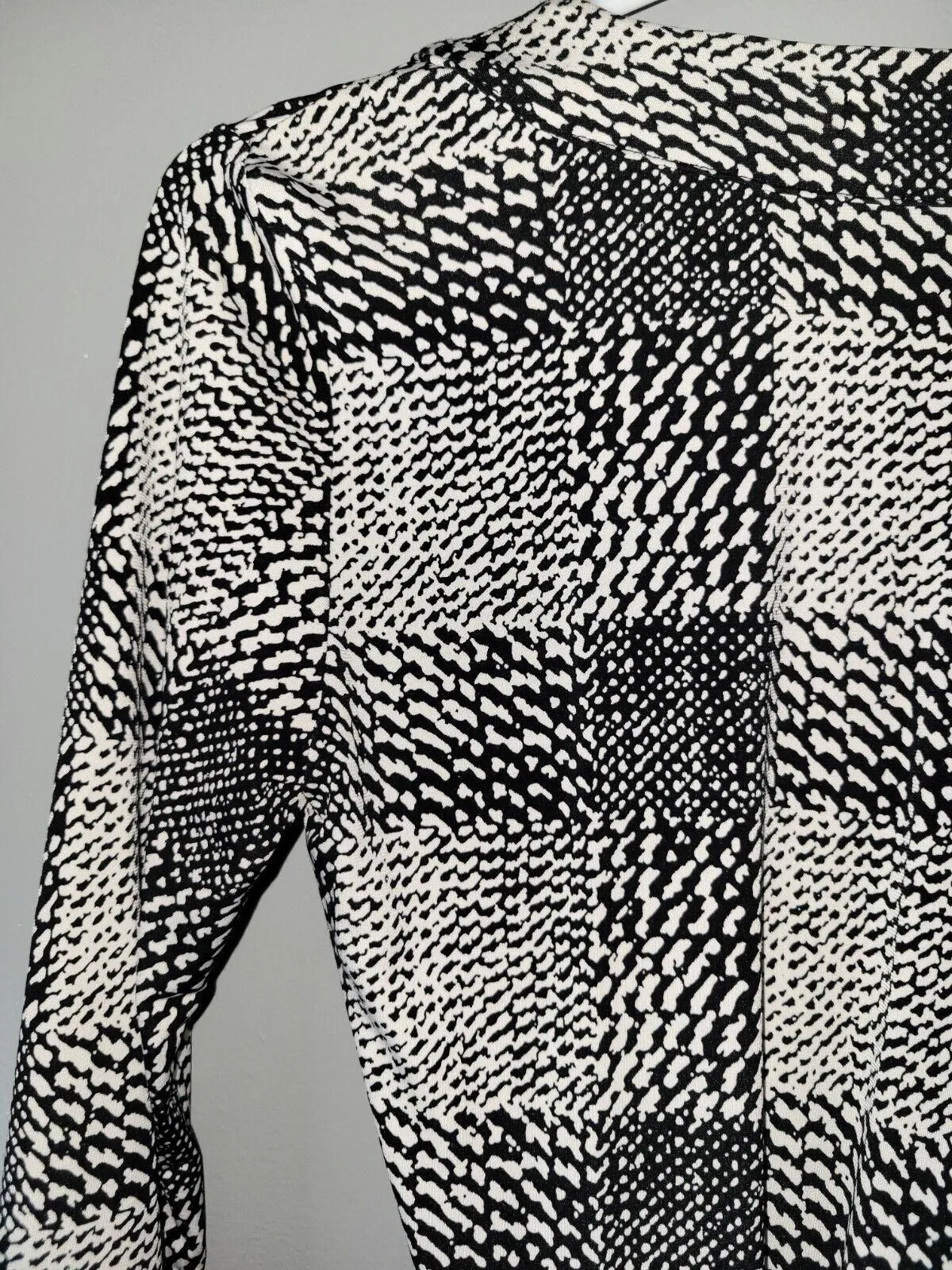 Banana Republic Dress XS Stretch Black White Wrap Animal Print  Whatnot:  Shop, Sell, Connect