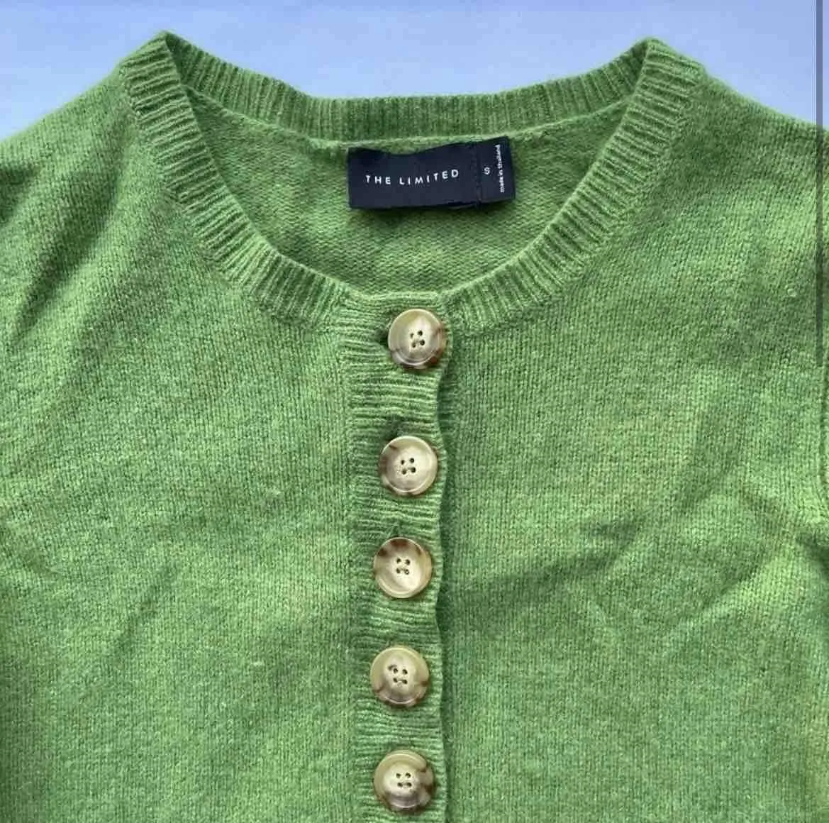 Listing Image Blurred Background
