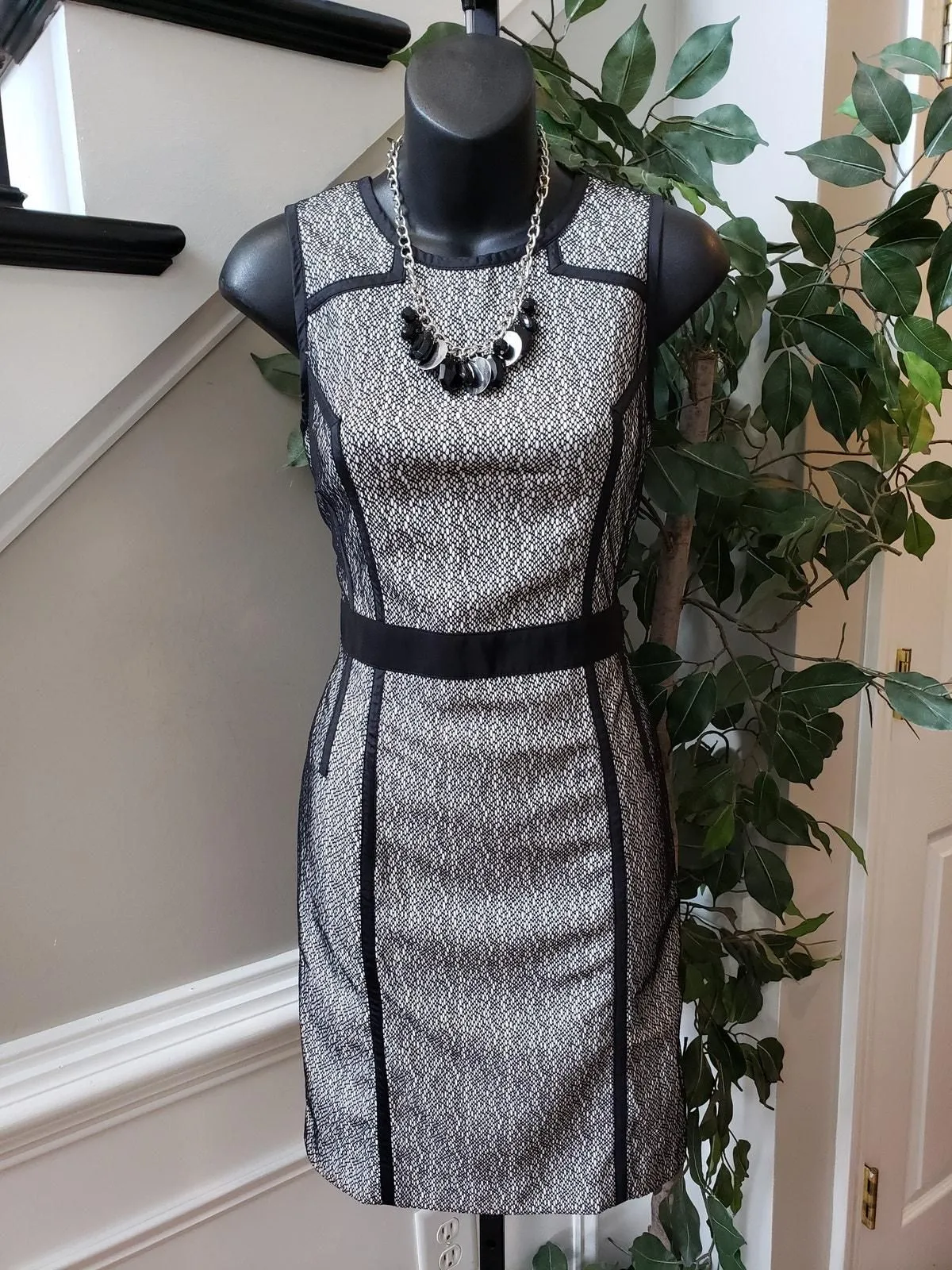 Banana Republic Knee Length Dress Women's 6 Petite Black White Lined Netted  Lace  Whatnot: Shop, Sell, Connect
