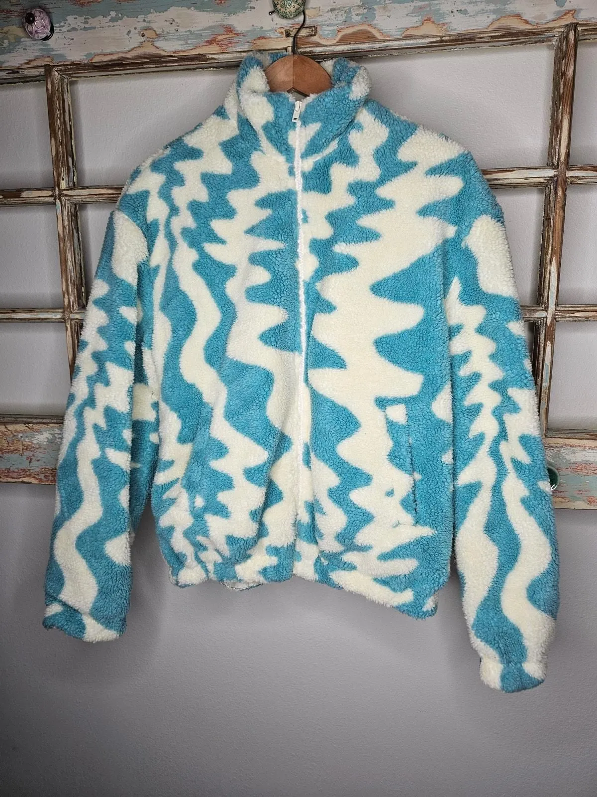 Product image for Asos Designs Sherpa Jacket with Abstract Turquoise Designs Size XS