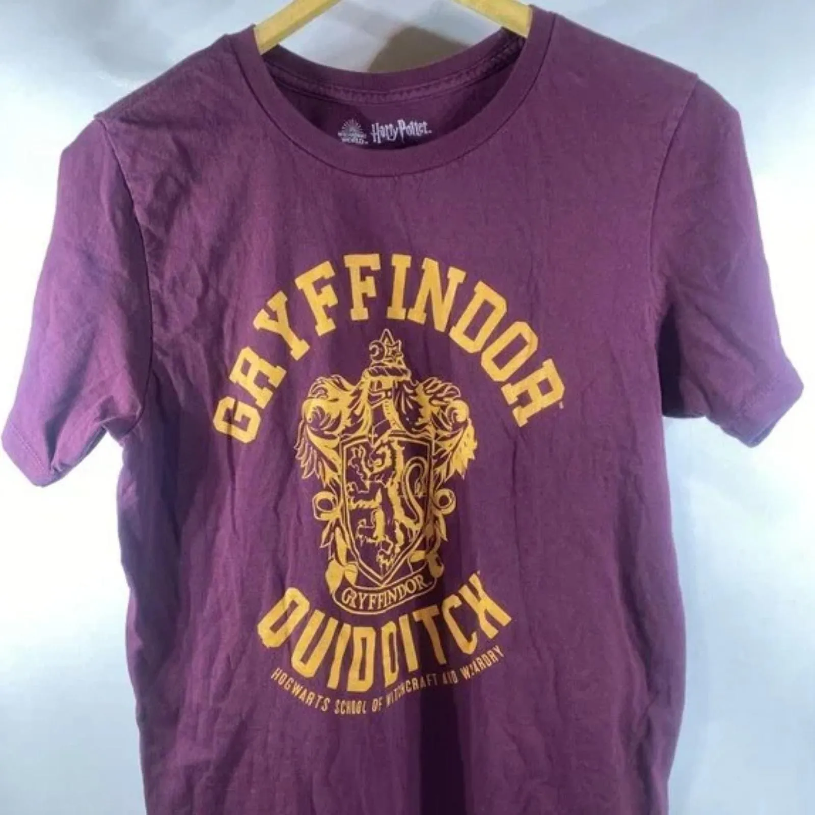 Product image for Harry Potter Gryffindor Quidditch Hogwarts School T-Shirt Women's Size Medium   