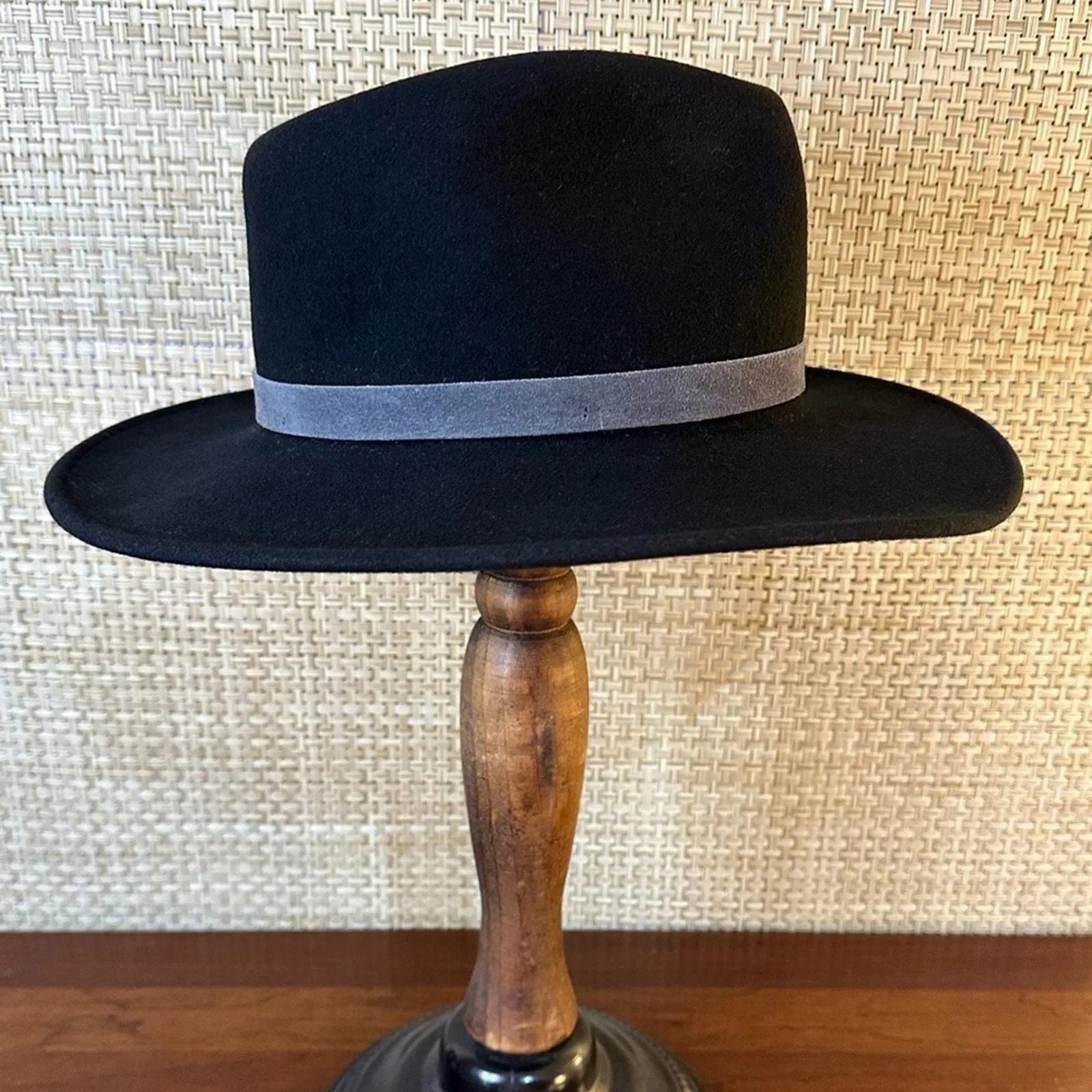 Listing Image Blurred Background
