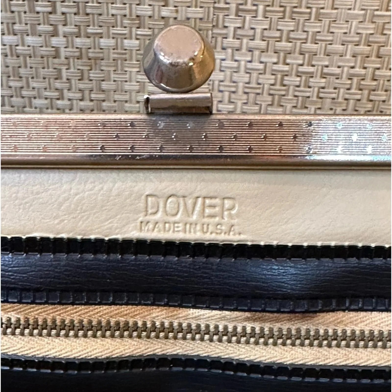 Listing Image Blurred Background