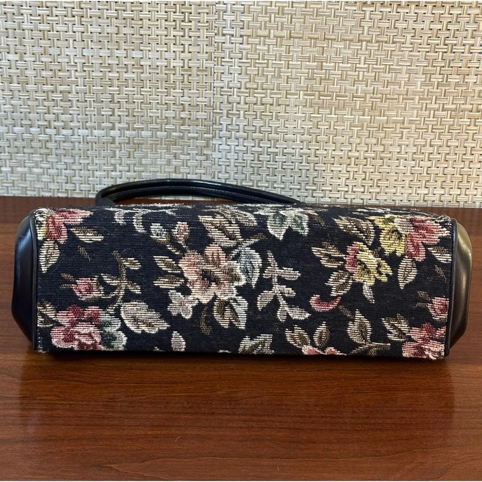 Listing Image Blurred Background