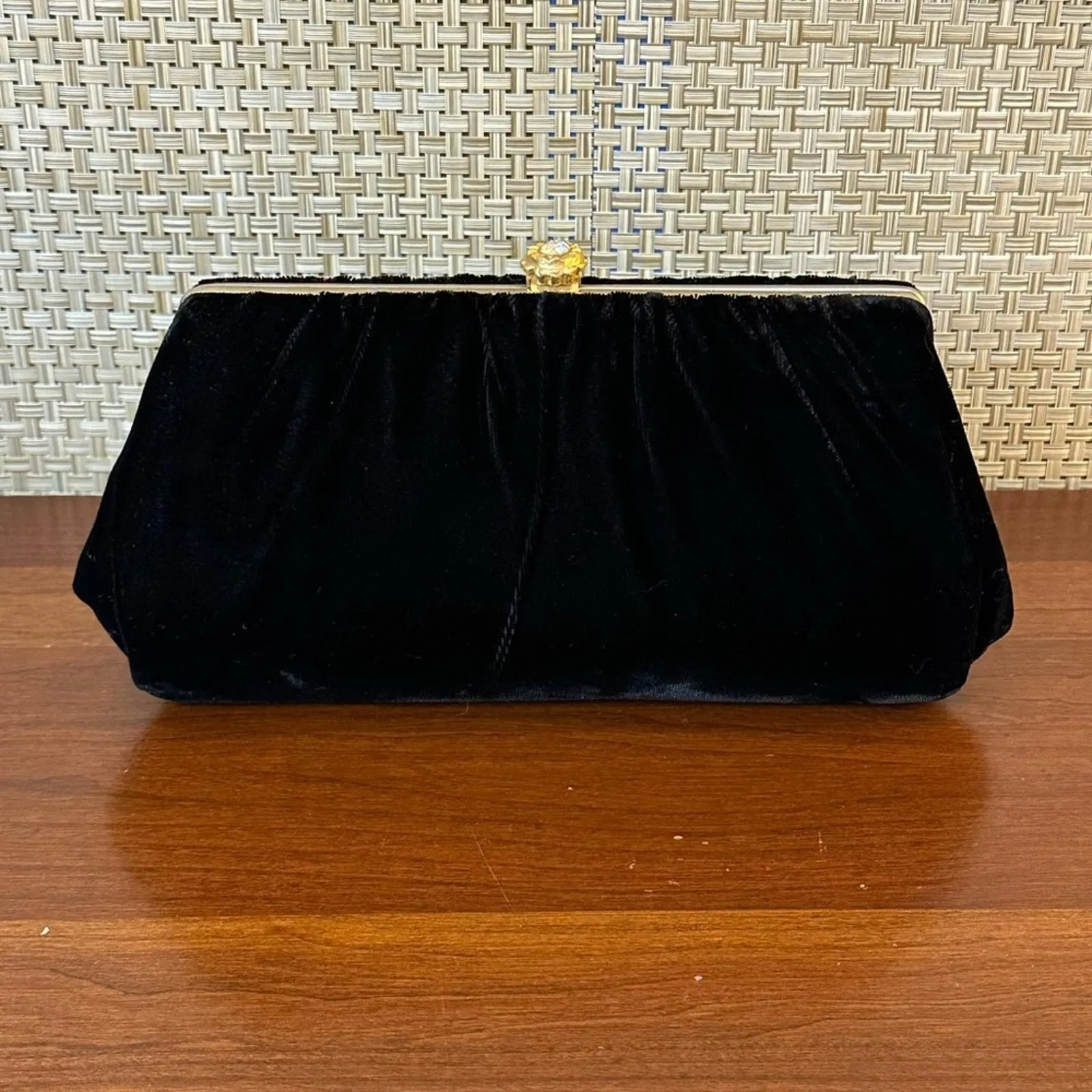 Listing Image Blurred Background