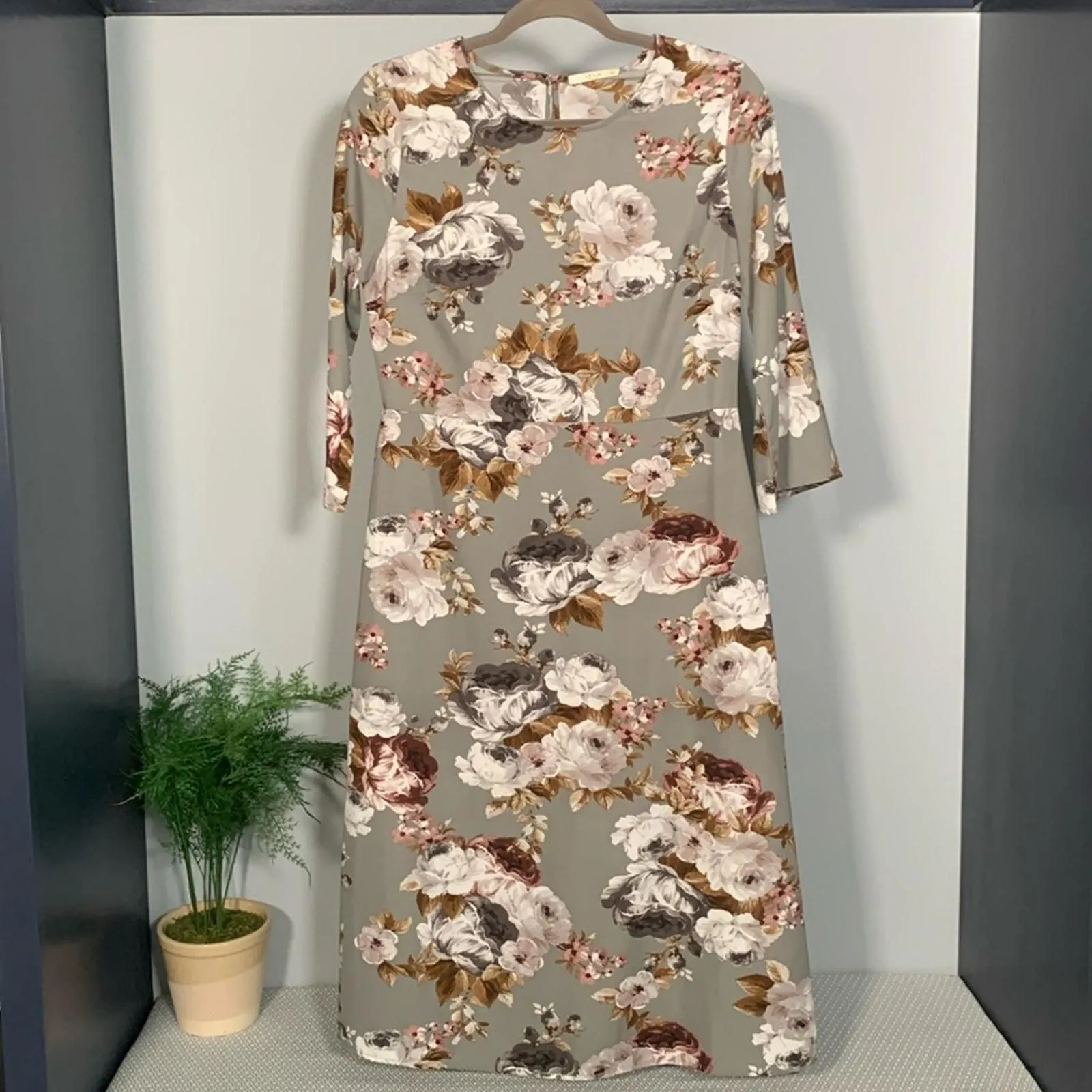 Product image for Mainstreet Exchange Le Lis Midi Dress Floral & Gray Size L