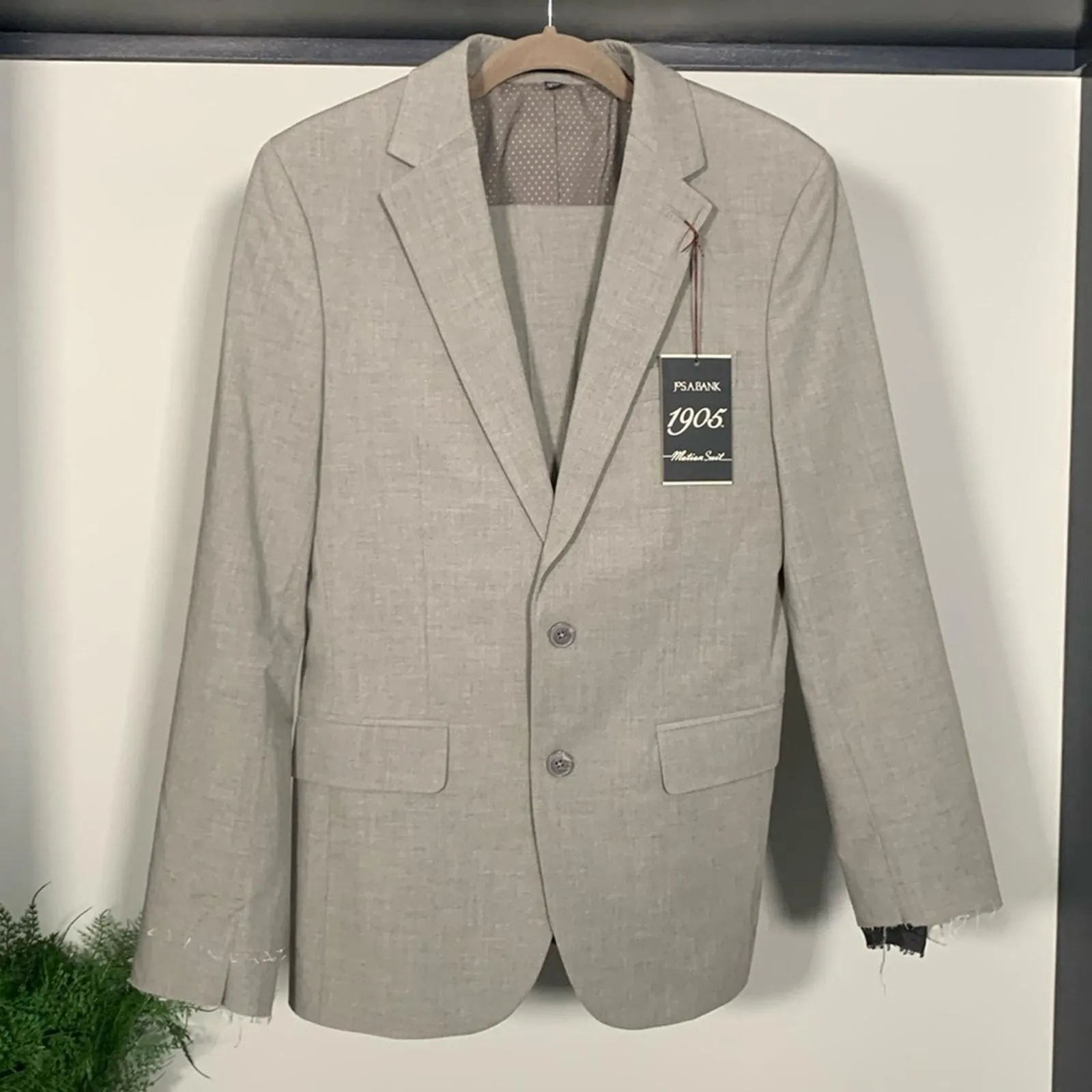 Product image for Jos. A Bank 1905 Motion Suit Gray Size 38R Jacket 32R Pant