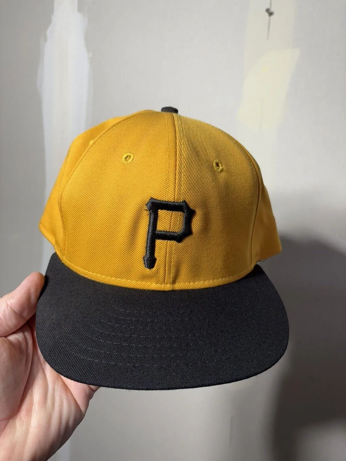 Product image for Vintage Pittsburgh Pirates Baseball Fitted Hat Roman Size 7 5/8 Made In USA