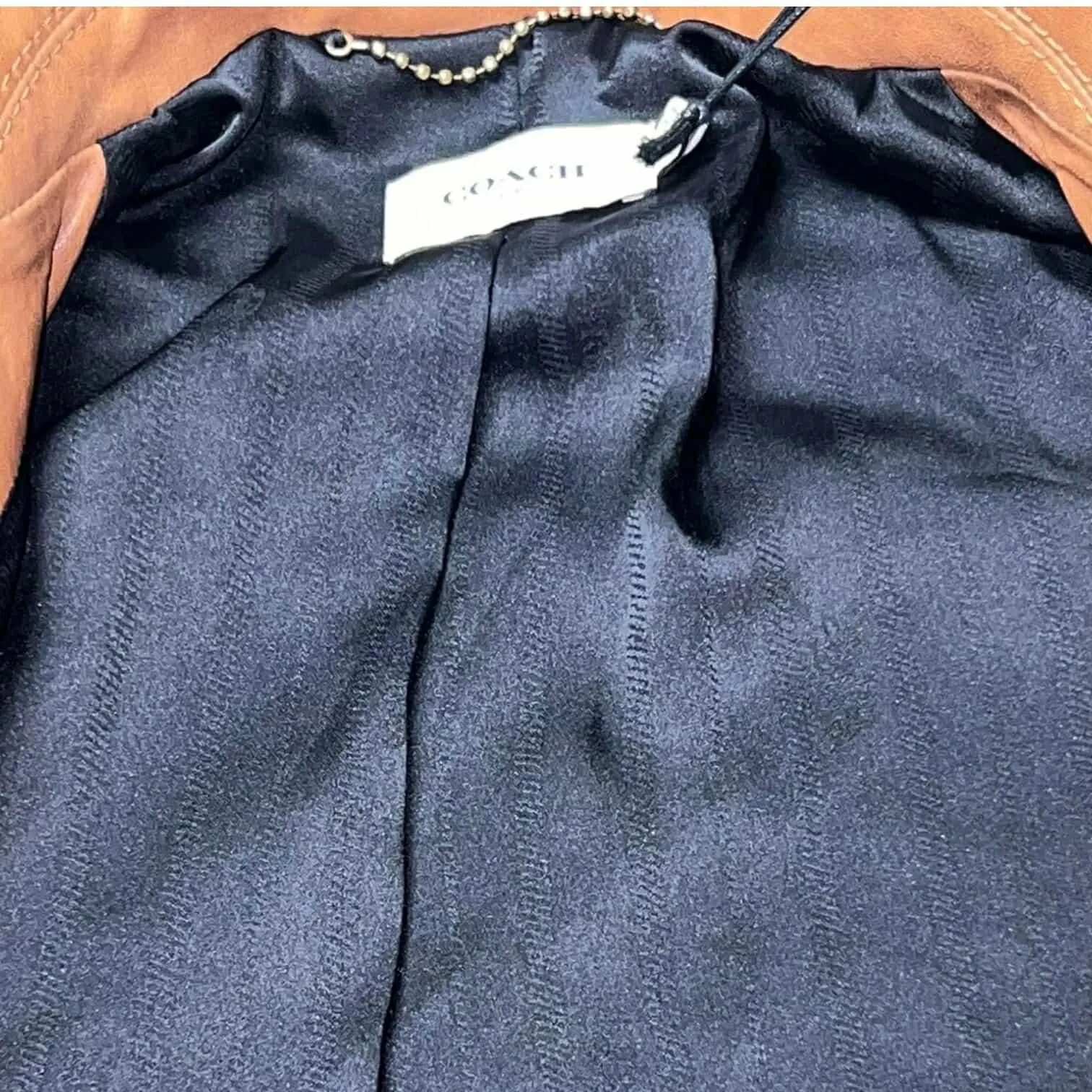 Listing Image Blurred Background