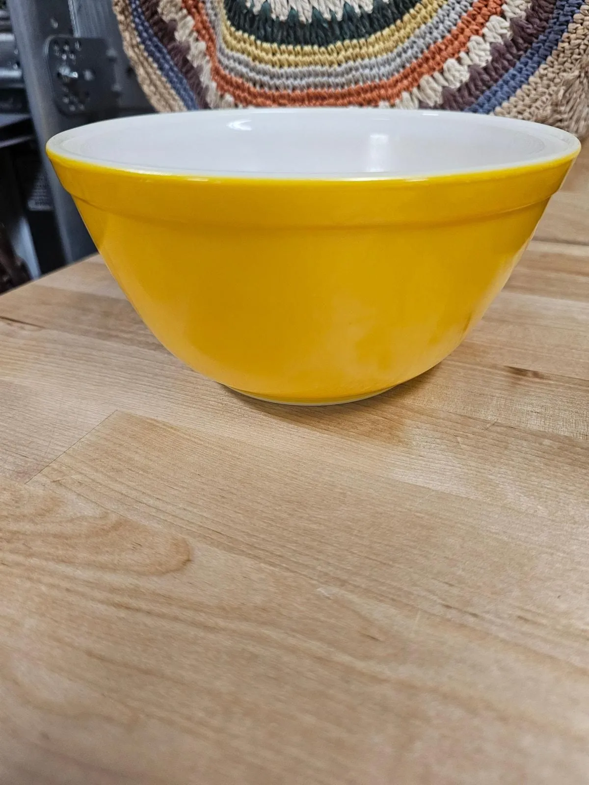 Product image for Vintage 1960's PYREX 402 Yellow Daisy Mixing Bowl 1.5 Quart 7" Diameter