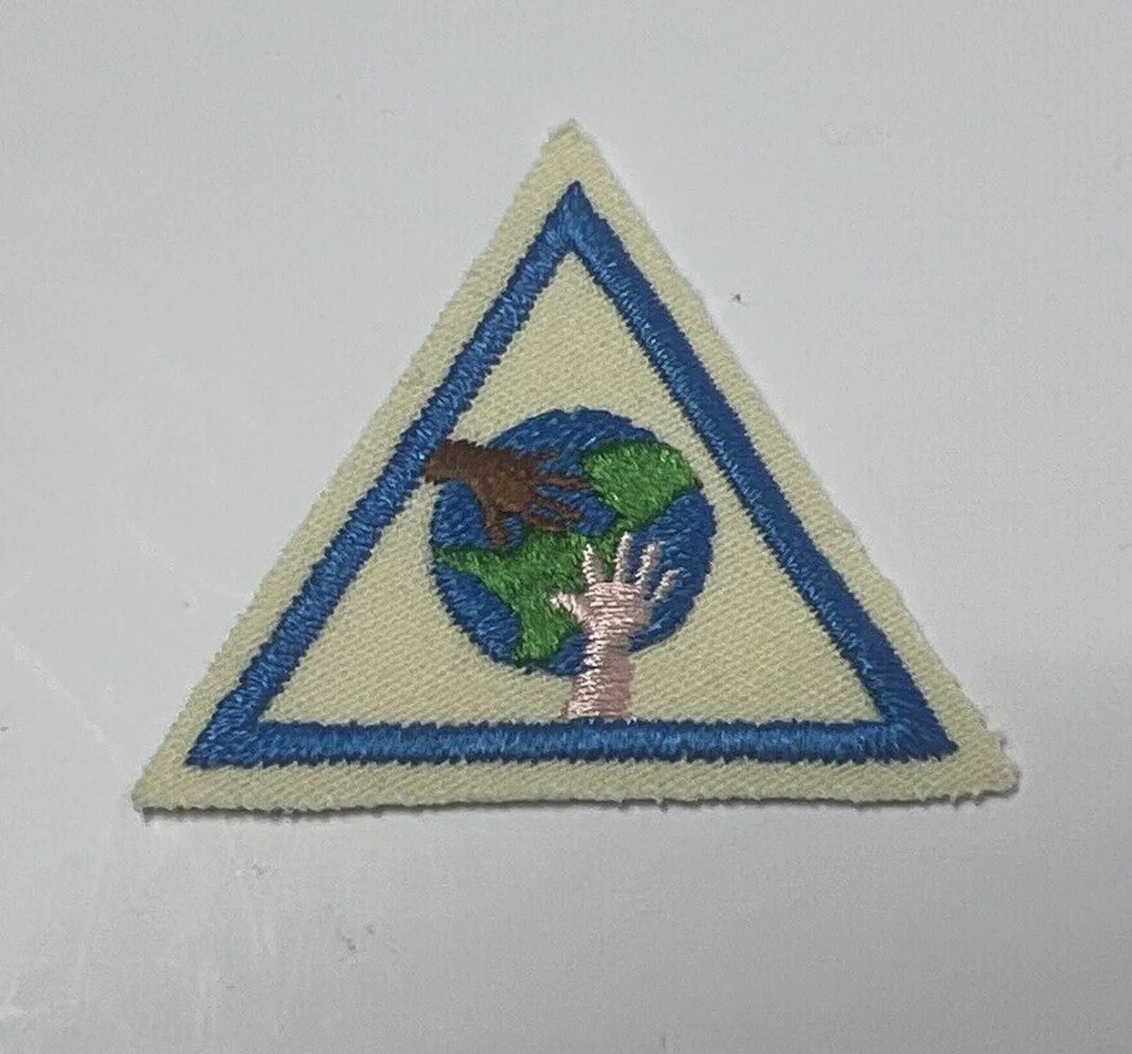 Product image for Retired Girl Scouts Brownie Try It Badge Around The World Friendship Earth World