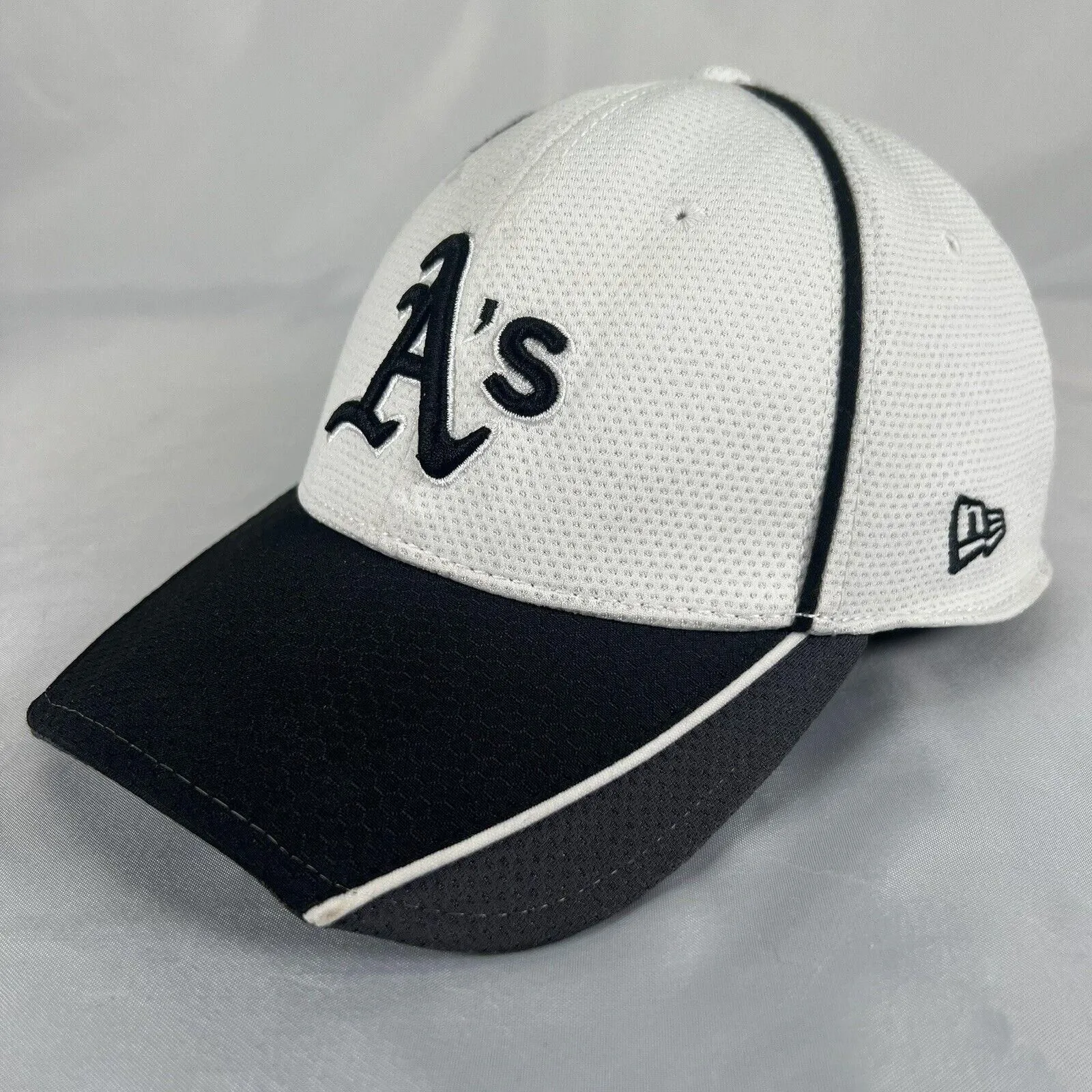 Product image for Athletic’s A’s New Era 39thirty Fitted Hat Black Size Small/Medium