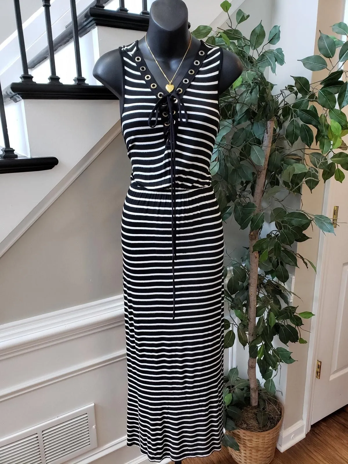 Espresso Long Maxi Dress Women's M Black White Striped Cinch Waist Lace Up  Front  Whatnot: Shop, Sell, Connect