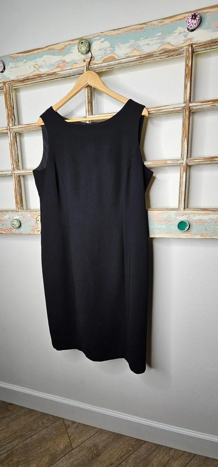 Product image for Tahari Black Knee Length Ladies Sleeveless Dress size 16