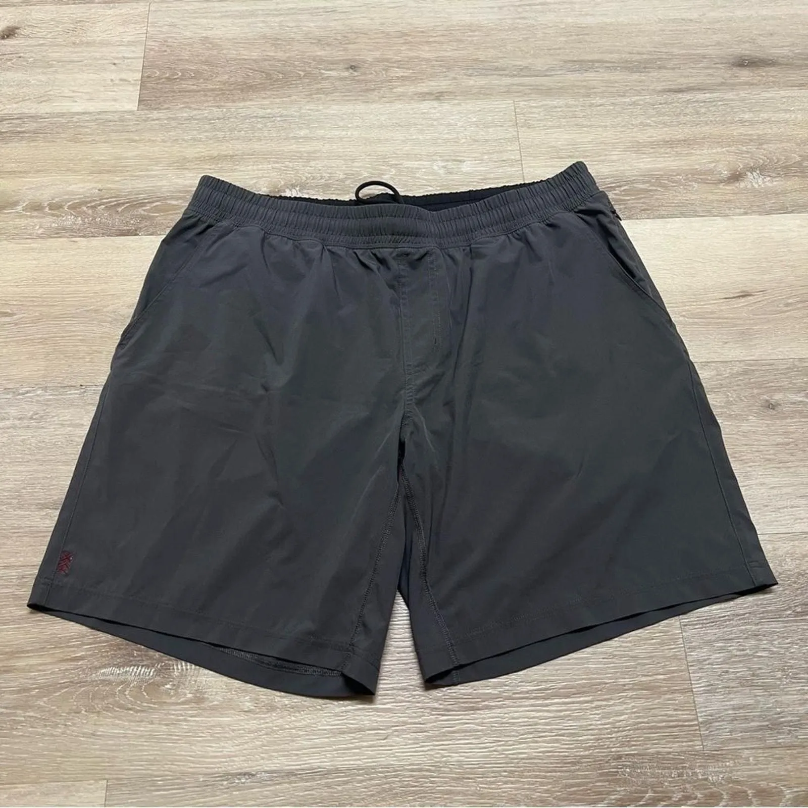 Product image for Rhone Mens XL Mako Shorts Drawstring Elastic Waist 8" Stretch Fabric Gray
