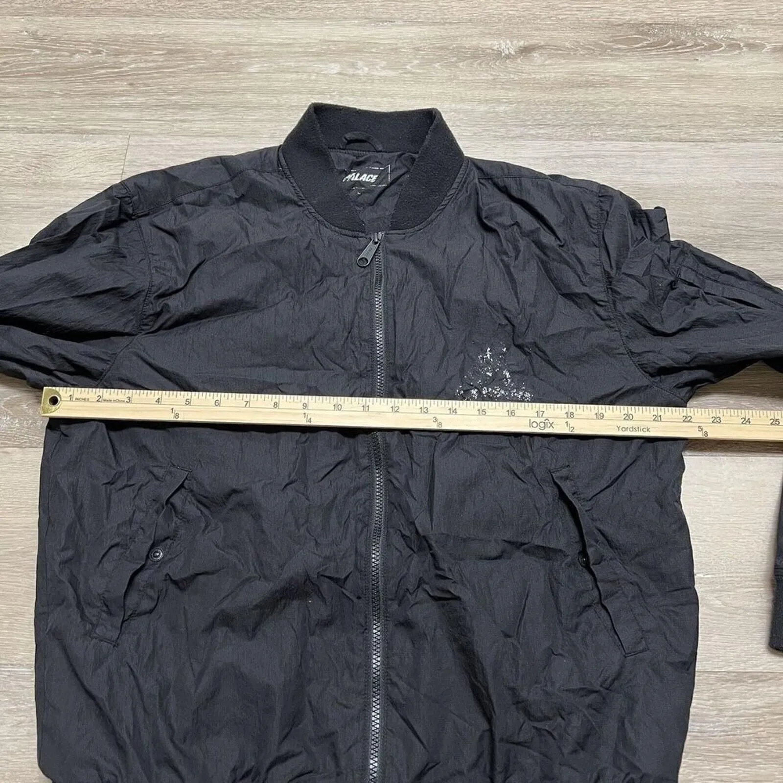Listing Image Blurred Background