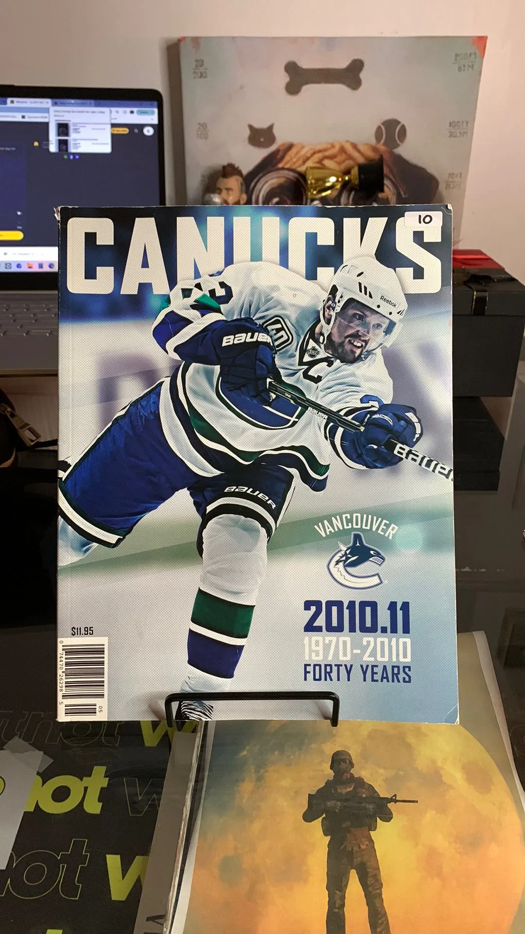 Product image for 2010-11 VANCOUVER CANUCKS PROGRAM MAGAZINE