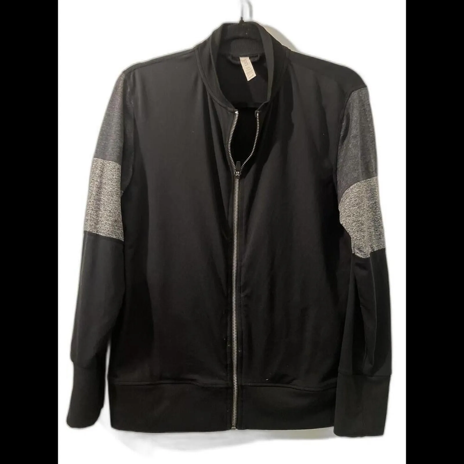 Product image for Vuori Zip-Up Jacket in Black with Gray Details - Size Small
