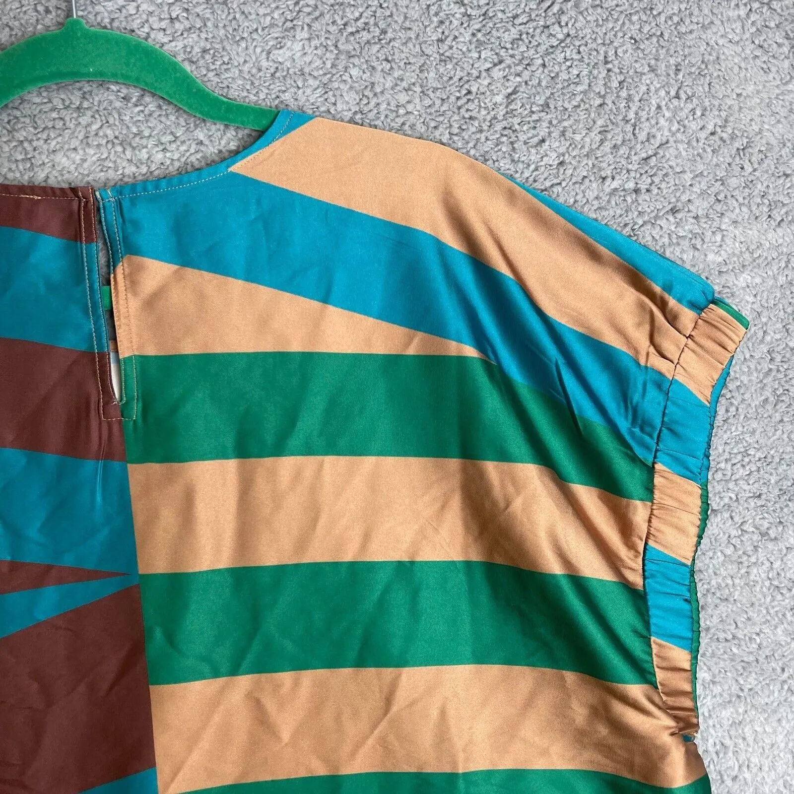 Listing Image Blurred Background
