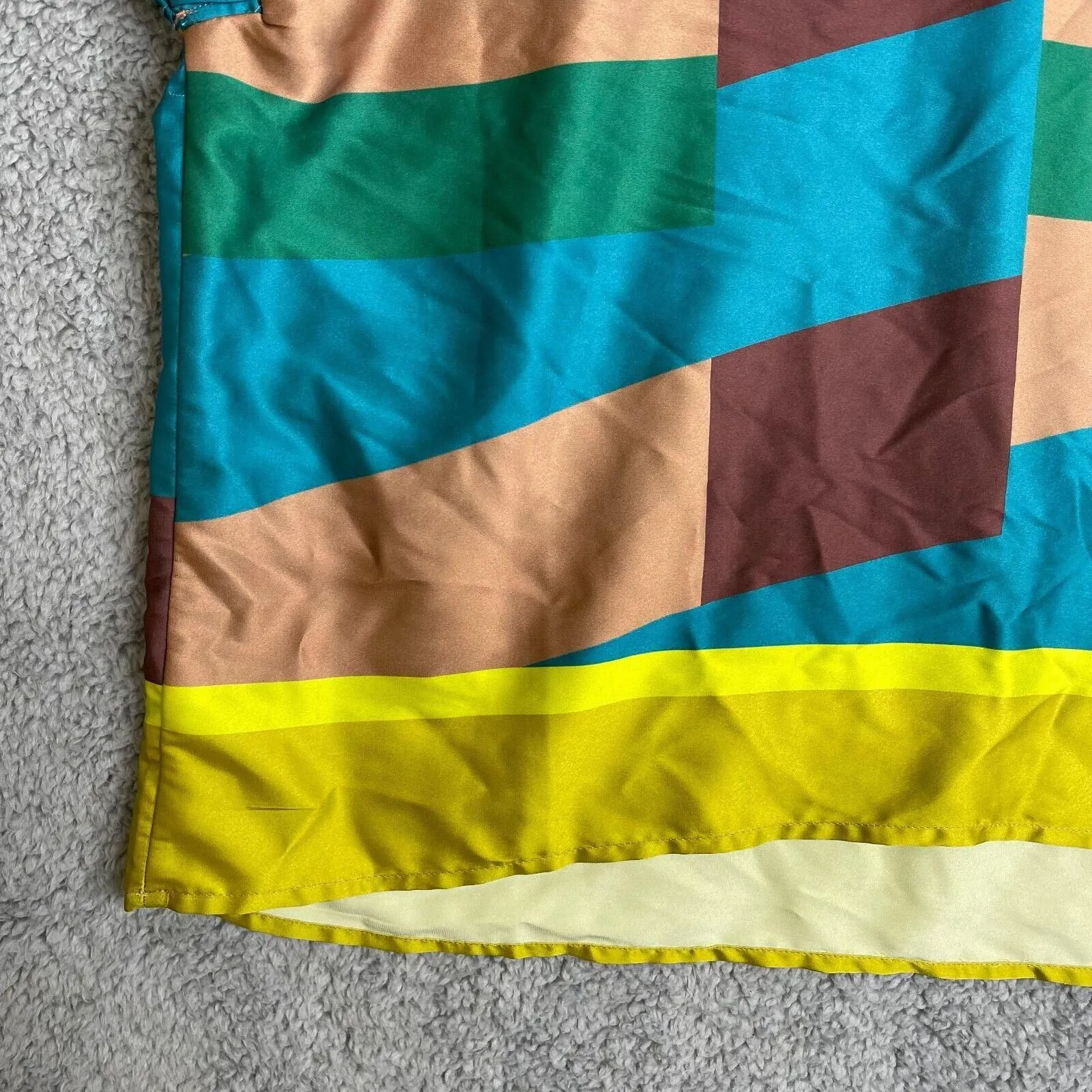 Listing Image Blurred Background