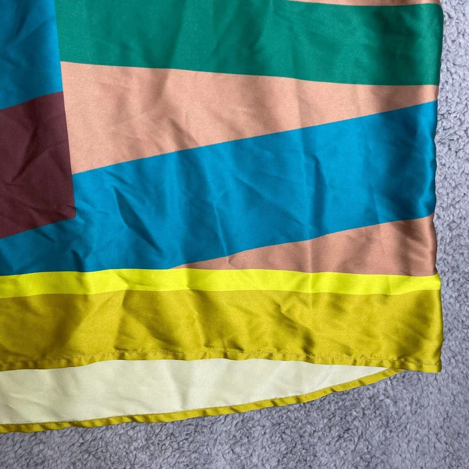 Listing Image Blurred Background